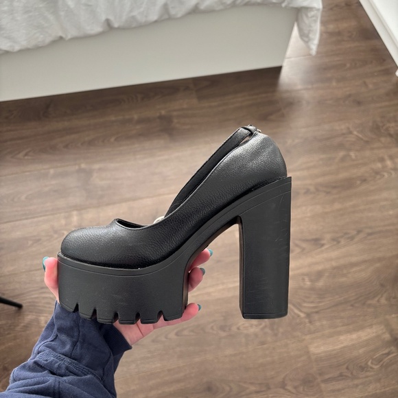 Chunky high heels - Picture 1 of 3